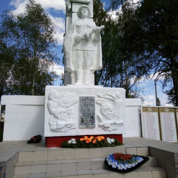 Памятник погибшим в годы Великой Отечественной войны в селе Дуван